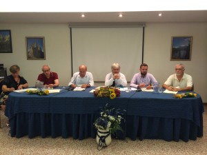 Il tavolo della presidenza: Nadia Donato (tesoriera), Umberto Tiozzo (Vicepreidente vicario uscente), Donato Sinigaglia (Presidente dell'assemblea), Fabrizio Stelluto (Presidente riconfermato), Pietro Bertanza (Vicepresidente), Efrem Tassinato (Giunta Unaga)