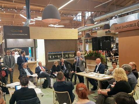 L’intervento di Alberto Mazzoni, direttore dell’Associazione produttori dell’agroalimentare marchigiano, oggi alla conferenza stampa di presentazione a Fico (BO)
